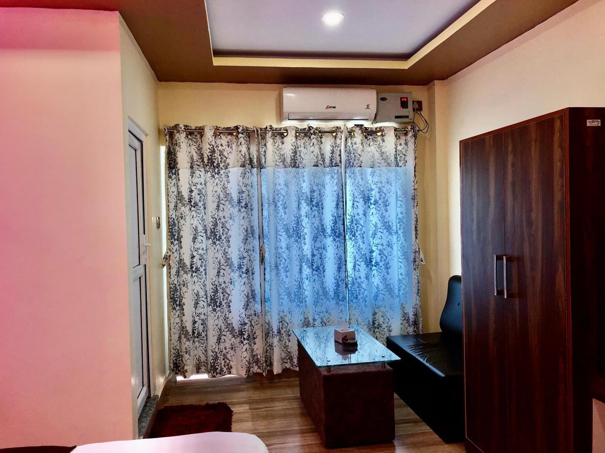 Hotel Hot Pot, Dhangadhi Exterior foto